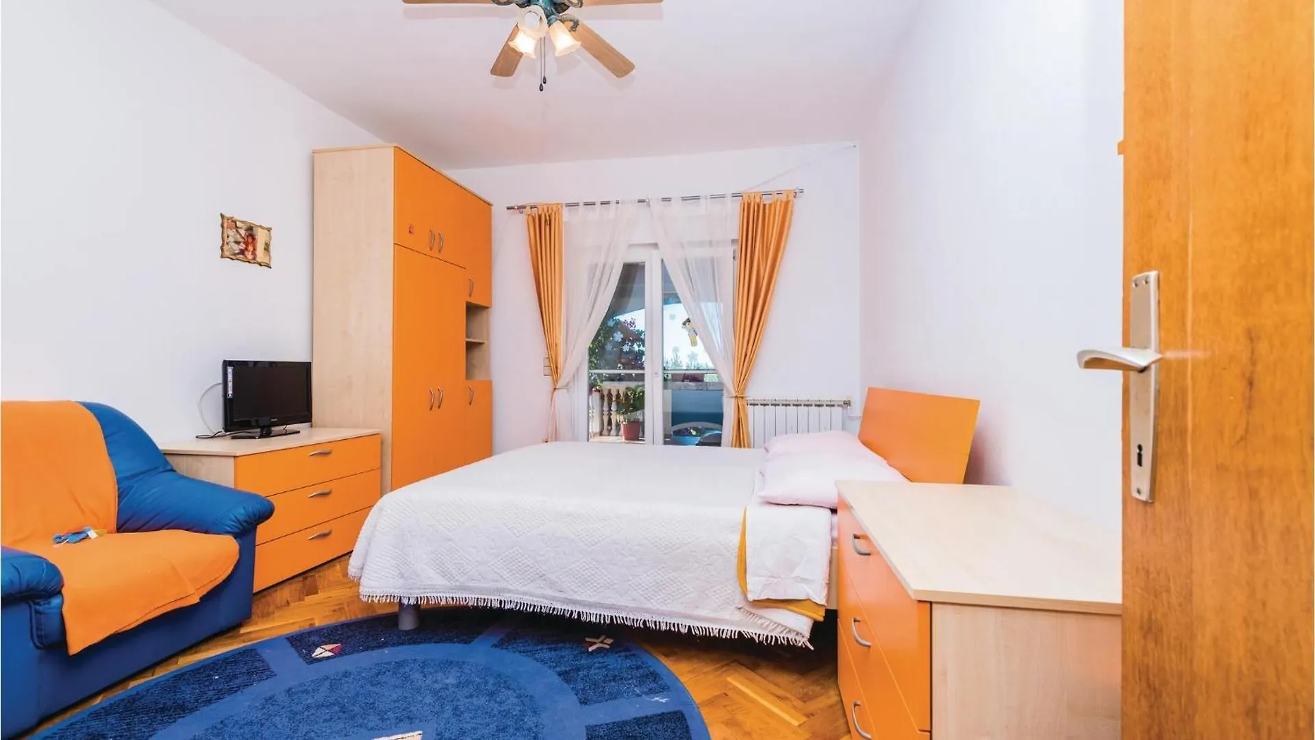 Cozy Apartment In Bibinje With Kitchen